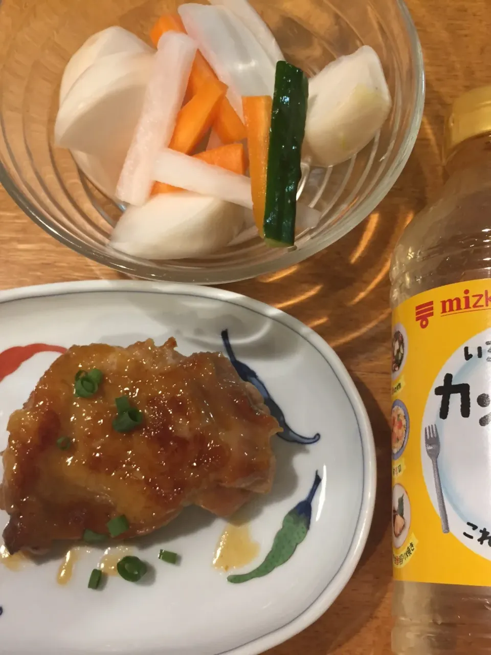 Snapdishの料理写真:カンタン酢で照り焼きチキンとピクルス|レナコさん