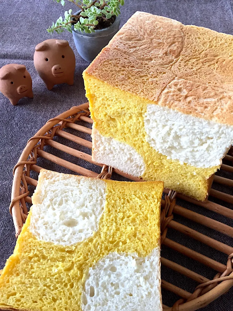 Snapdishの料理写真:かぼちゃ食パン|むーさん