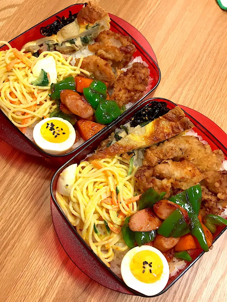 Snapdishの料理写真:2018.4.16 中3＆高3男子唐揚げ弁当〜🍱
 #中3男子弁当  #高3男子弁当  #お弁当  #唐揚げ弁当|mari-pさん