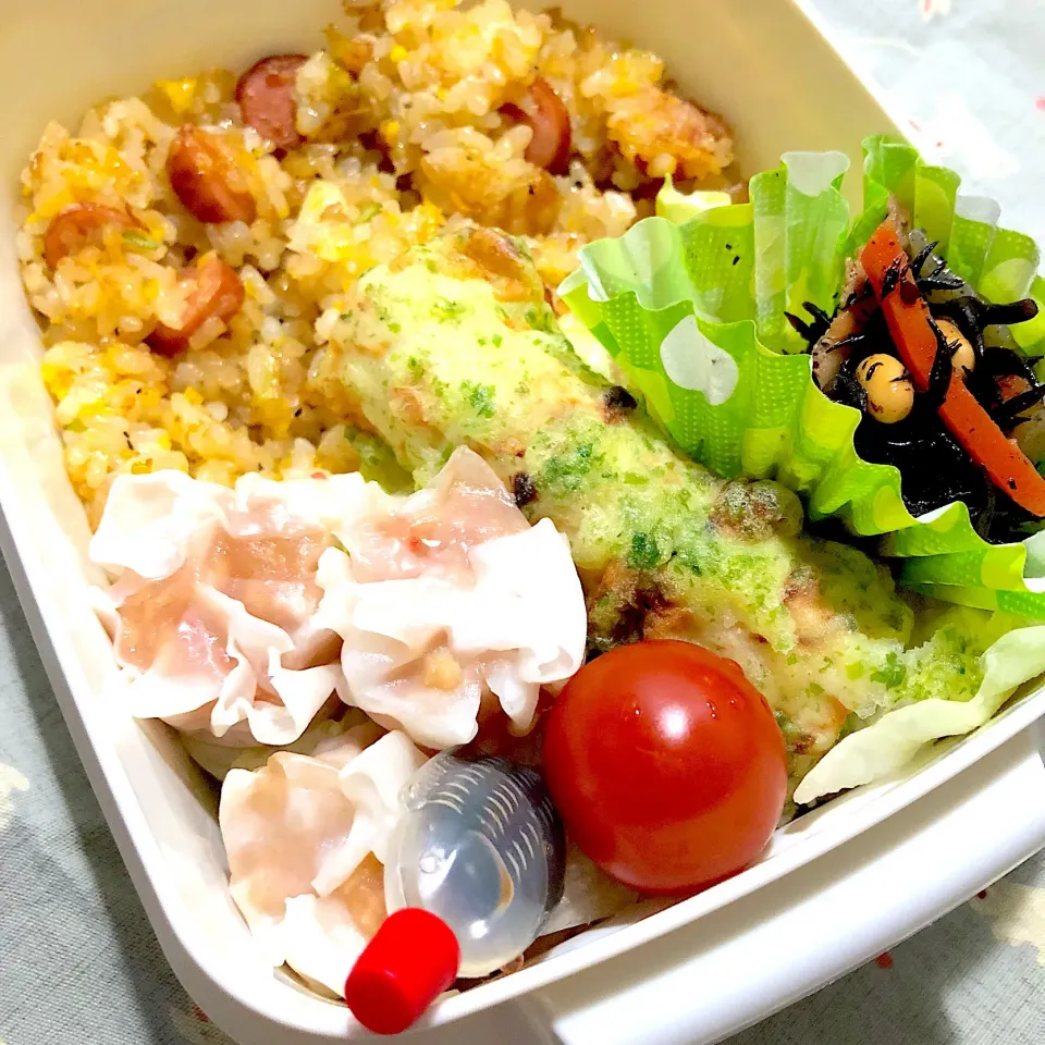 #お弁当  #修行中 #手抜きでごめんなさい弁当  #チャーハン弁当|カナ☆デップさん