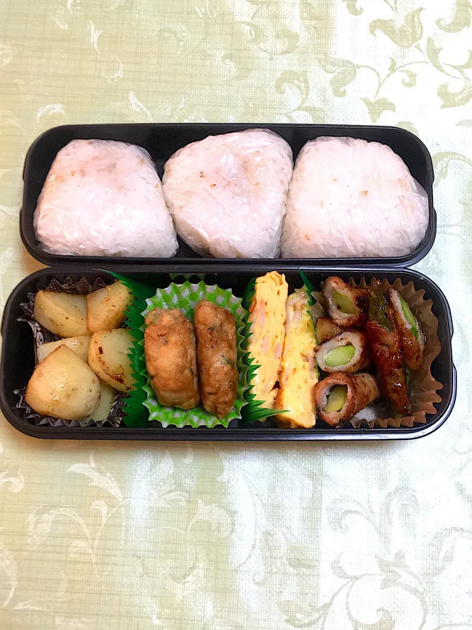 Snapdishの料理写真:息子のお弁当 ジャーマンポテト、つくねハンバーグ、アスパラの豚巻き、ハムチーズ入り卵焼き、|keitakumamaさん