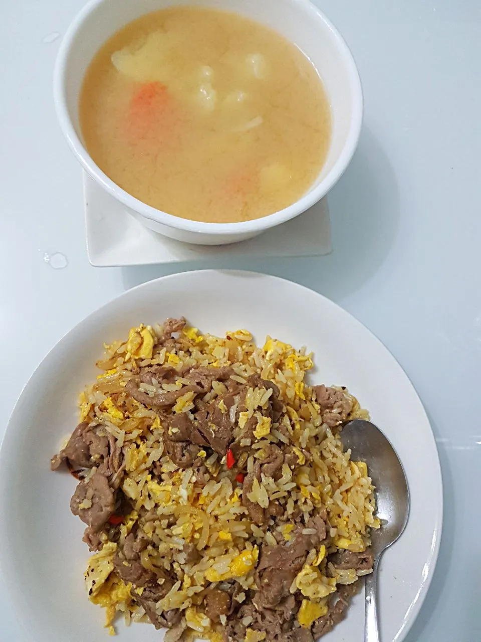 Beef fried rice + miso soup with cauliflower carrots
😍😘|🌷lynnlicious🌷さん