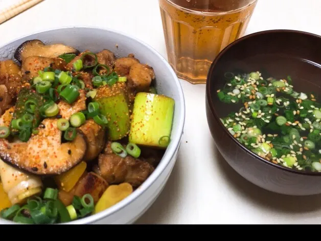 Snapdishの料理写真:椎茸と長ネギの旨丼🍀|hayamiさん