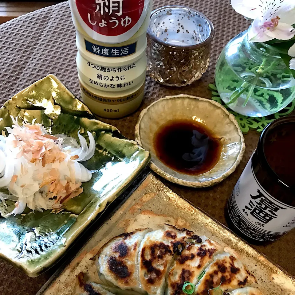 醤油をいただきました〜餃子と新玉ねぎのサラダ|izunさん