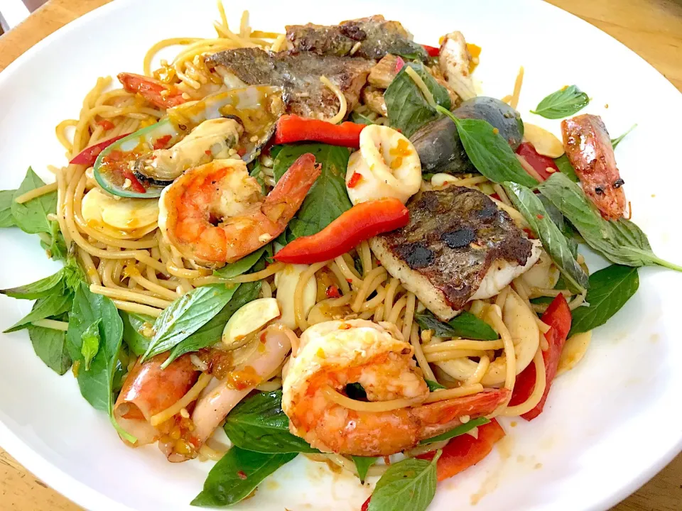 Spaghetti seafood with basil|Madam Chuoさん