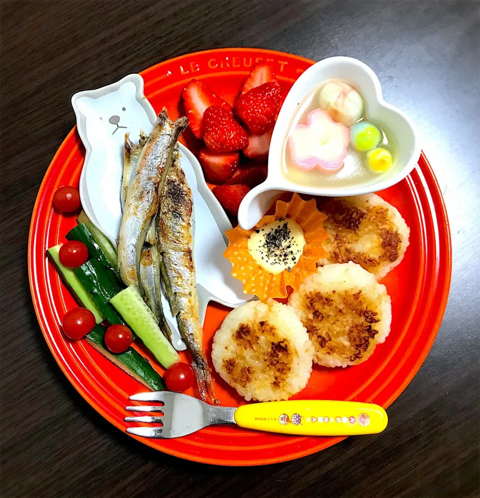 4/16❁息子 夜ごはん⭐️
チーズ焼きおにぎり🍙🧀
ししゃも🐟
きゅうり🥒
マイクロトマト🍅
黒ゴママヨネーズ
花麩と法蓮草のお味噌汁
いちご🍓|つんさん