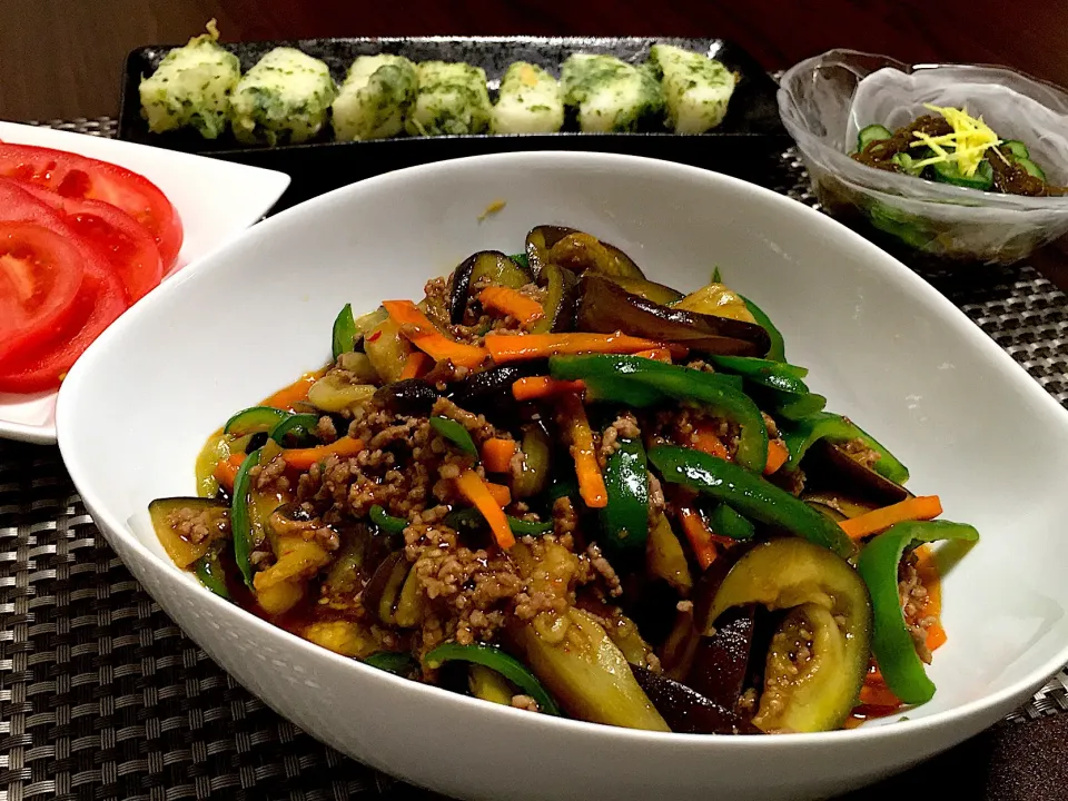 麻婆茄子
山芋の磯辺揚げ
もずく酢
トマトスライス🍅|みっきーさん