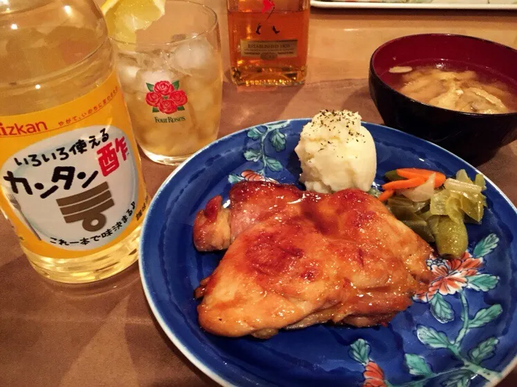 Snapdishの料理写真:[ミツカンのカンタン酢一本で作れる！照り焼きチキン]#みりんや砂糖、醤油は入れずに本当にこれ一本で作れました#柔らかく出来て美味しいヨ|にゃふてんさん