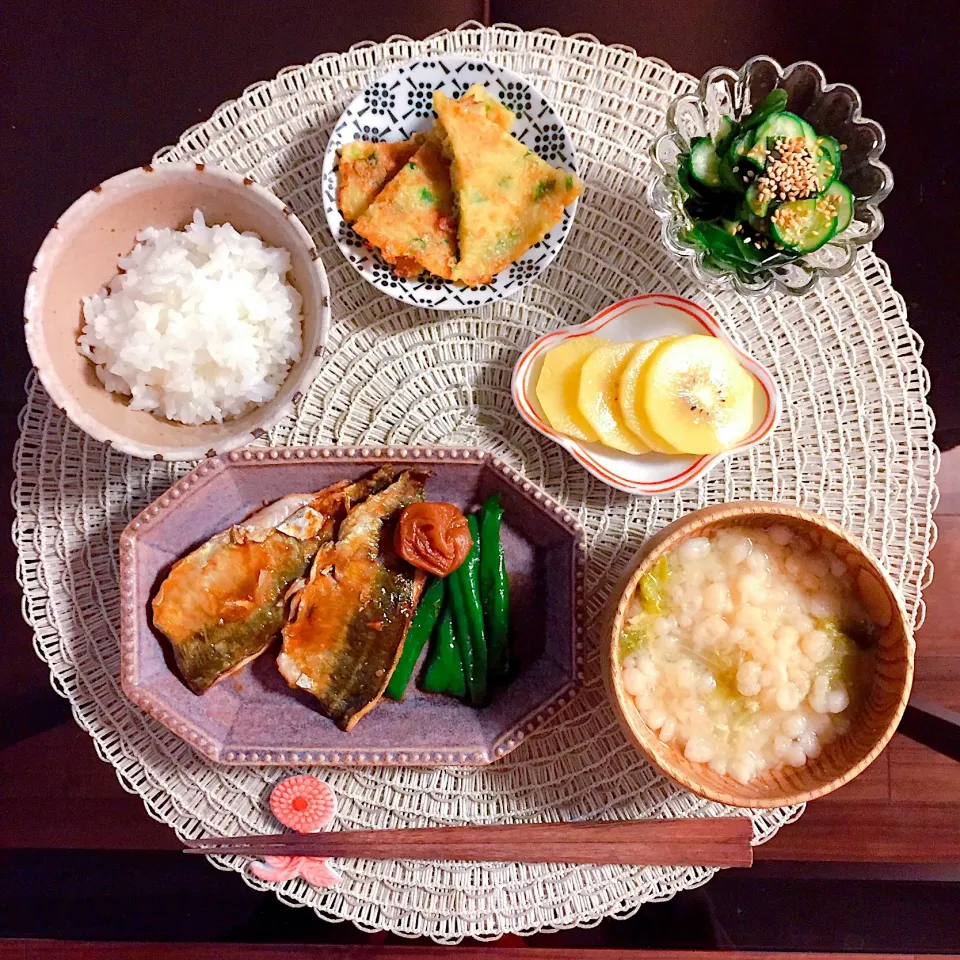 Snapdishの料理写真:✿鯵の梅蒲焼き
✿もちもちネギじゃがチヂミ
✿きゅうりとわかめの酢の物
✿レタスと揚げ玉の味噌汁|はらしおりさん