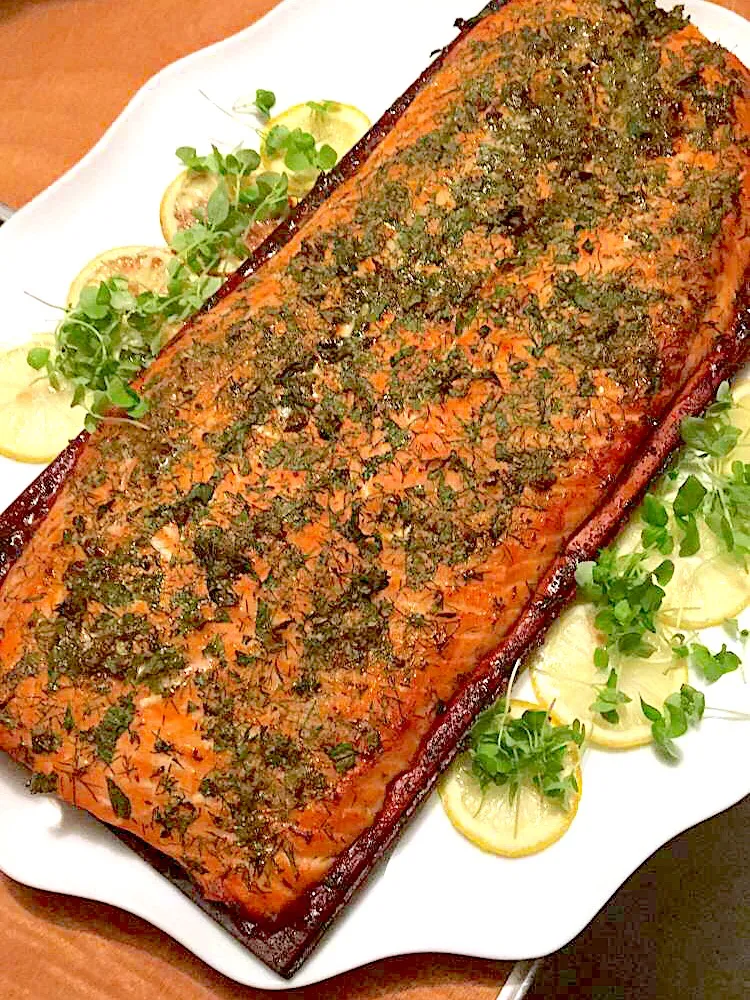 Snapdishの料理写真:Cedar Plank Salmon|Milka Papricaさん