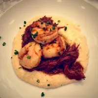 Snapdishの料理写真:Shrimp&Grits with ShortRib "Debris"|Milka Papricaさん