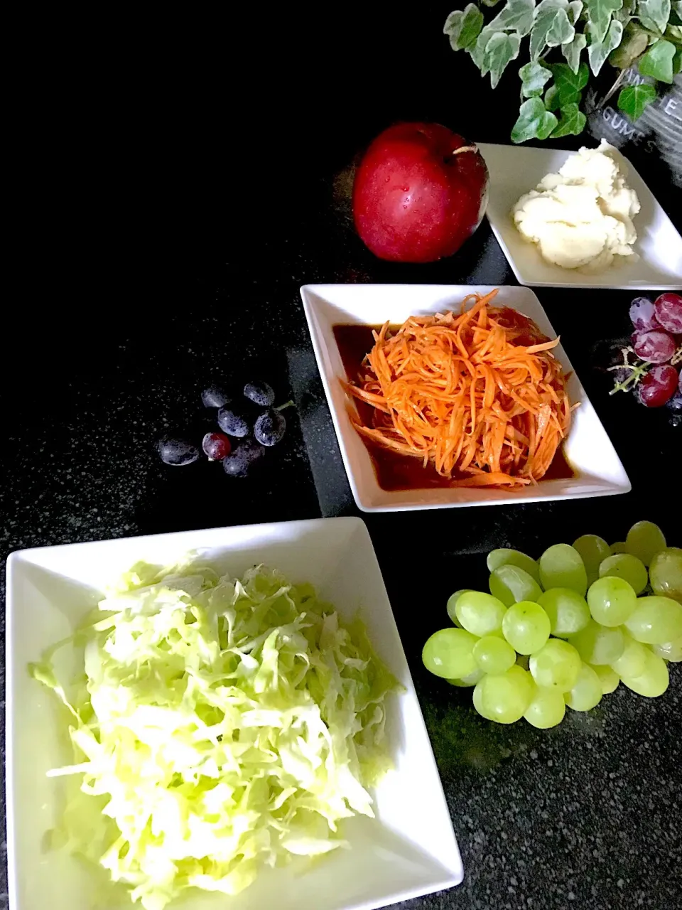 Snapdishの料理写真:静物画のつもり
サラダと果物🍎🥗|シュトママさん