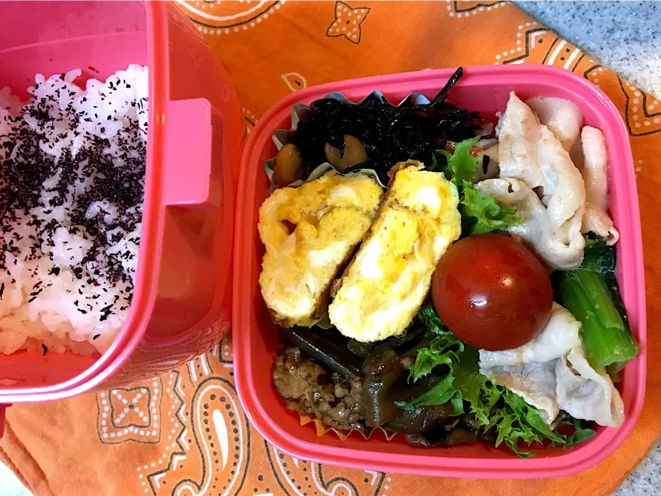 ♫4/17今日のお弁当♫〜豚と小松菜の胡麻和え、ひじき煮、だし巻き卵、なすとピーマンの味噌炒め、プチトマト〜|Satokoさん