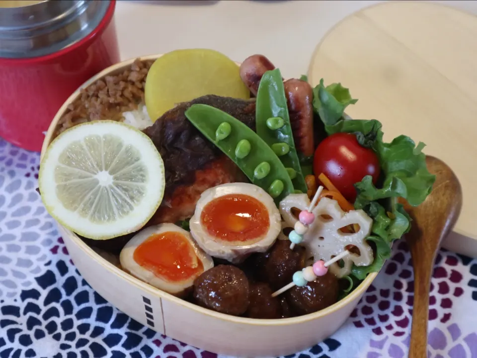 中学生男子弁当🍱
鮭のムニエルとコーンスープ🌽|なかじー。さん