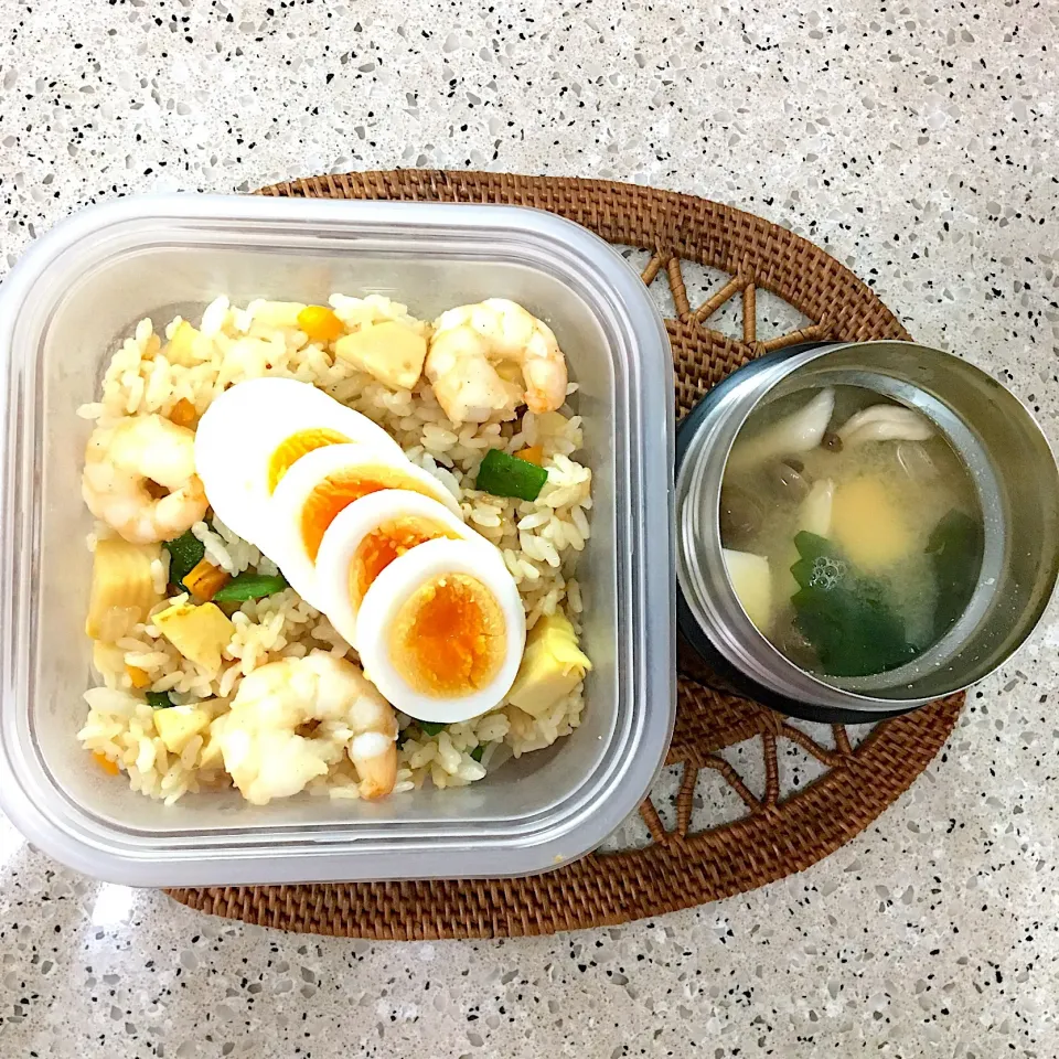 筍と海老のバター醤油炒飯、豆腐しめじワカメの味噌汁|しーさん