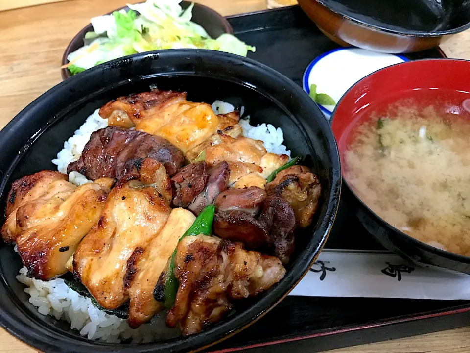 やきとり丼|マハロ菊池さん