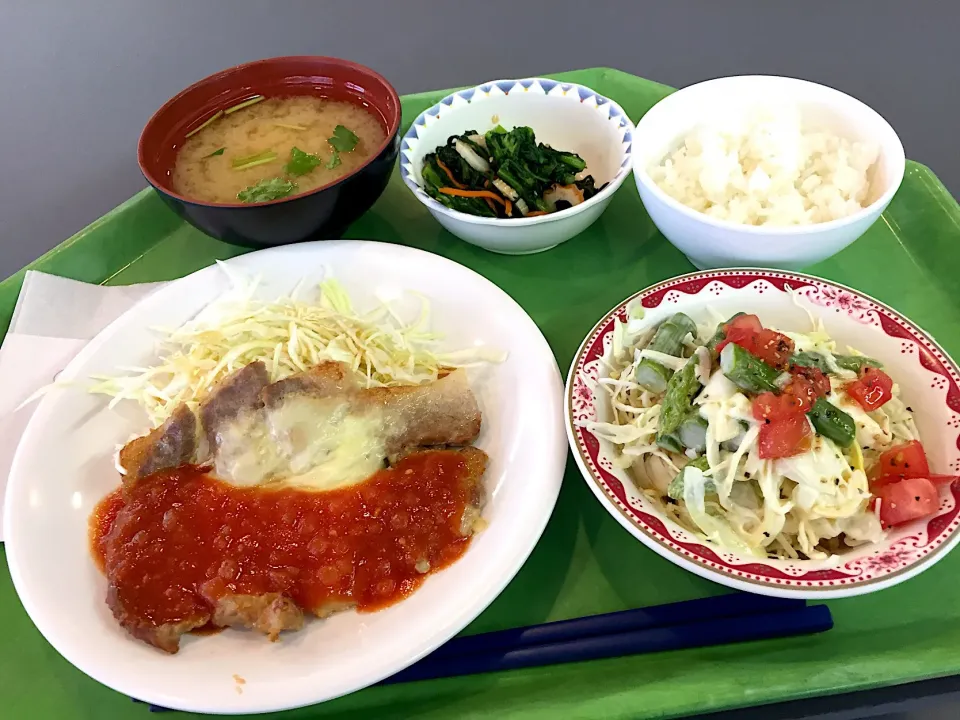 醤油麹ポークのチーズ焼トマトソース、春菊のポン酢和え、グリーンアスパラのサラダ|Tadahiko Watanabeさん