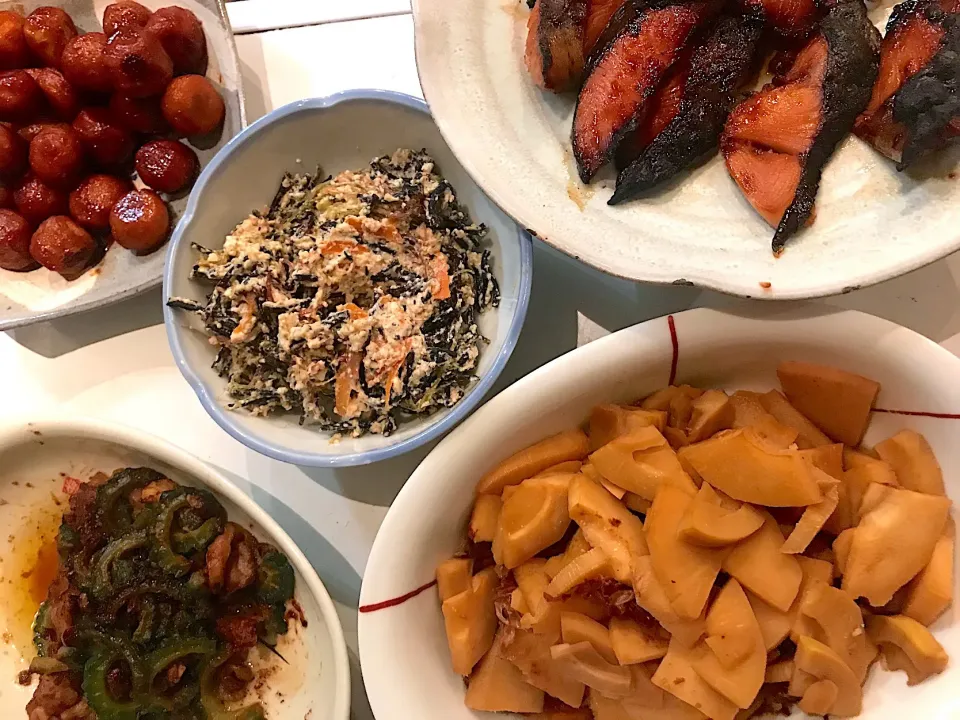 ・上庄里芋煮っころがし
・ひじき白あえ
・銀だら照り焼き
・ゴーヤ味噌炒め
・たけのこ土佐煮
 #本日のメニューにないお品。|銀座 小料理 龍さん