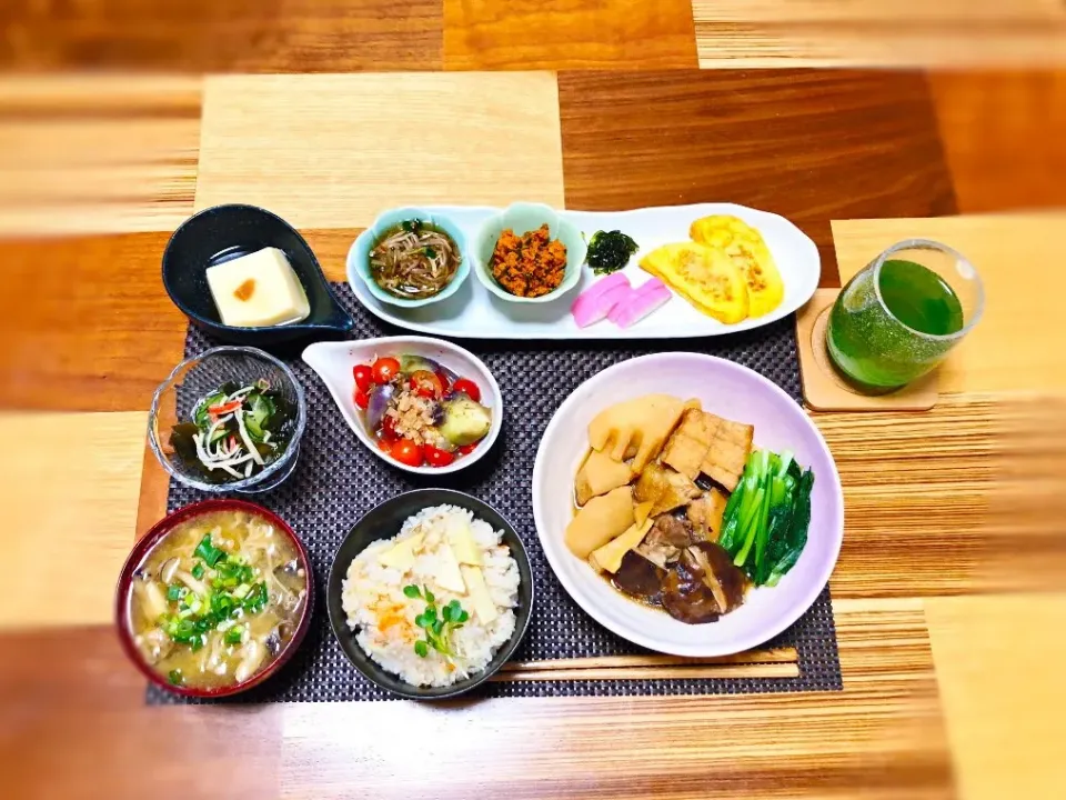 タケノコだらけの夜ご飯🍴 #夜ご飯  #たけのこ  #春  #和食  #野菜たっぷり  #ヤマサ鮮度生活味なめらか絹しょうゆ|ぼんぼんさん