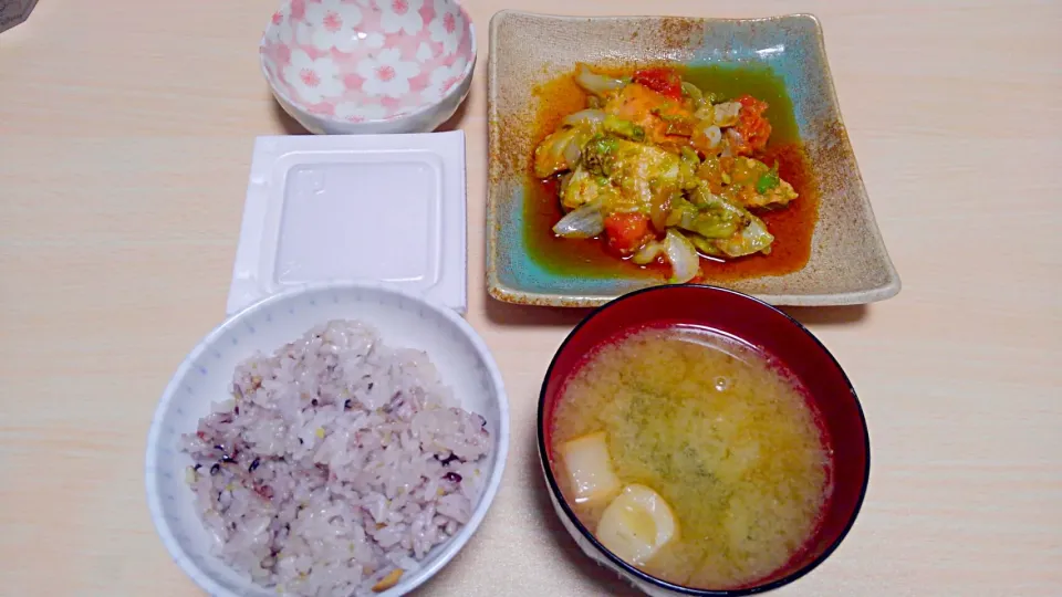 ３月２８日　鮭とアボカドの香味だれ　納豆　お味噌汁|いもこ。さん