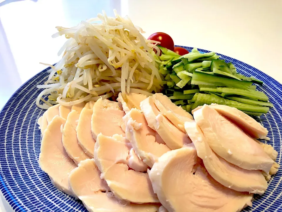 Snapdishの料理写真:鶏胸肉の棒棒鶏風サラダ🥗✨|NOBUちえさん