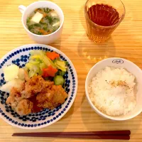 ご飯・鶏の竜田揚げ・野菜味噌汁・夏野菜のピクルス・粉ふき芋|おしりん🐶🐻💟さん