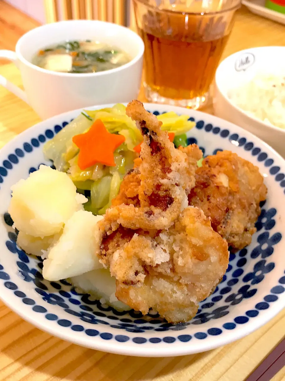 ご飯・鶏の竜田揚げ・野菜味噌汁・夏野菜のピクルス・粉ふき芋|おしりん🐶🐻💟さん