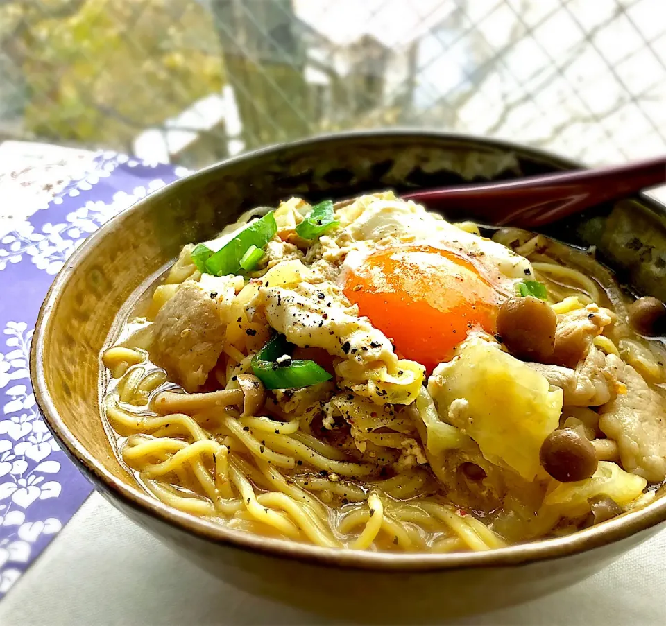 Snapdishの料理写真:昼ごはん  マルコメさんの液みそあらだしで、味噌らあめん🍜|砂雪さん