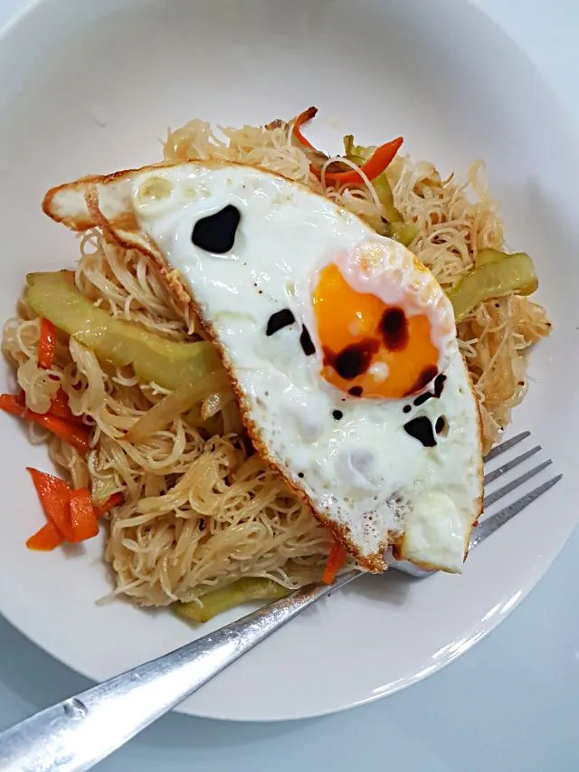 Snapdishの料理写真:Fried beehoon with bittergourd carrot egg|🌷lynnlicious🌷さん