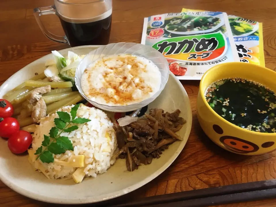 ワンプレート朝ごはんとわかめスープ|巧亭さん