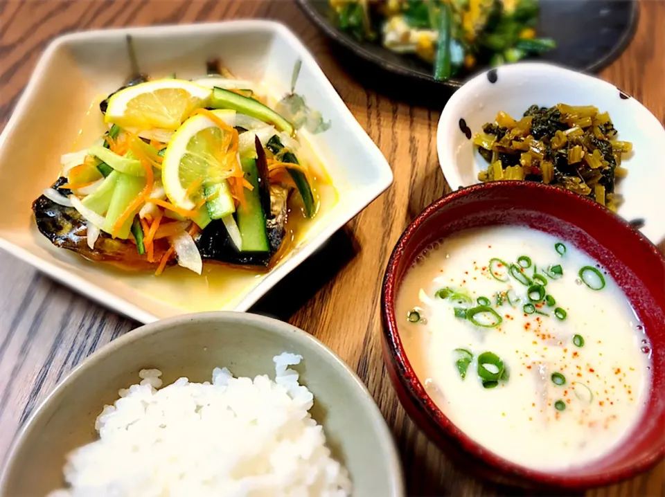 ☆市販の塩サバでさっぱりマリネ ☆カブの白いお味噌汁(豆乳入り) ☆カブの葉の味噌炒め ☆ニラ玉 
#液みそ料亭の味  #ミツカンカンタン酢|ともこさん