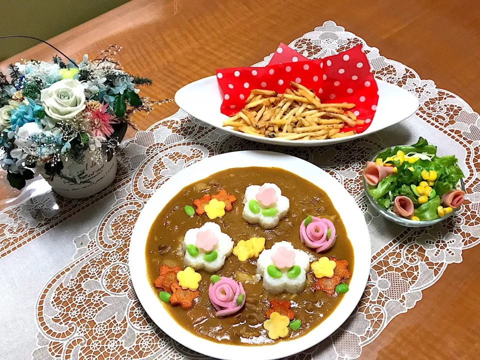 お花カレー🌸
#デコカレー#カレーライス#夕飯|makoさん