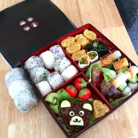 Snapdishの料理写真:くまさんハンバーグのピクニックお弁当♪(｡´(００)｀)つ･*:.｡. .｡.:☆･:*:ﾟ