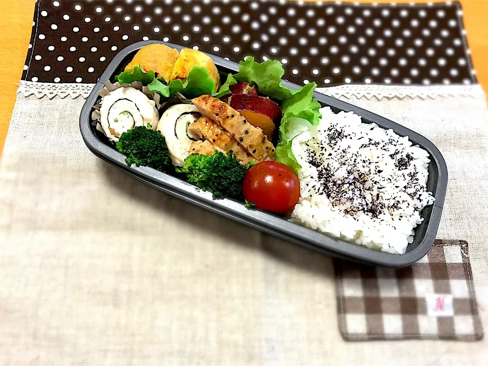 Snapdishの料理写真:ささみクルクル🌀🐓
チキンハーブ焼き🌿🐓
卵焼き🍳
さつまいもの甘煮🍠
🥦🍅🍚|あやこさん