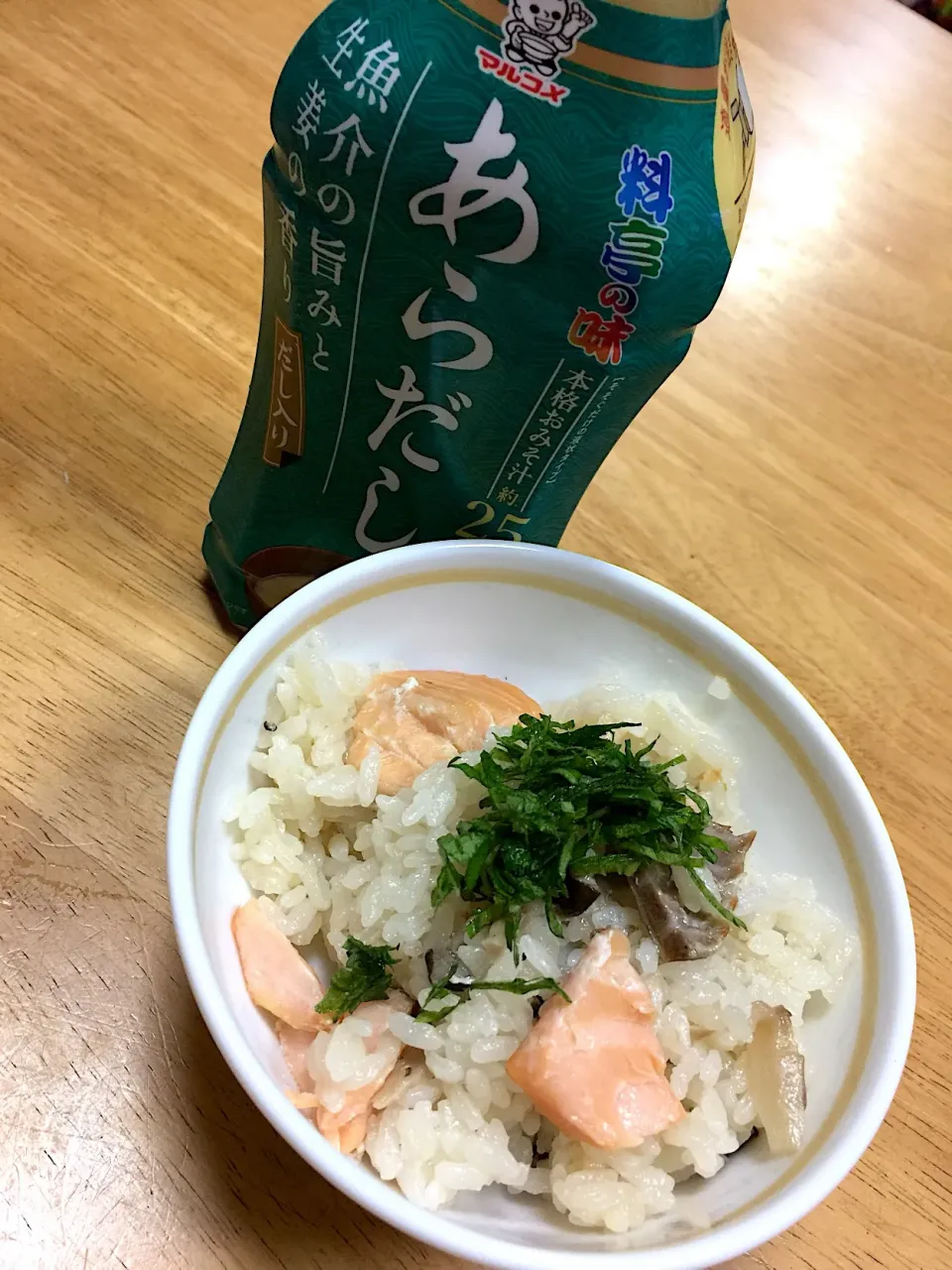 鮭とキノコの炊き込みご飯
あらだし味噌仕立て|ゆずあんずさん