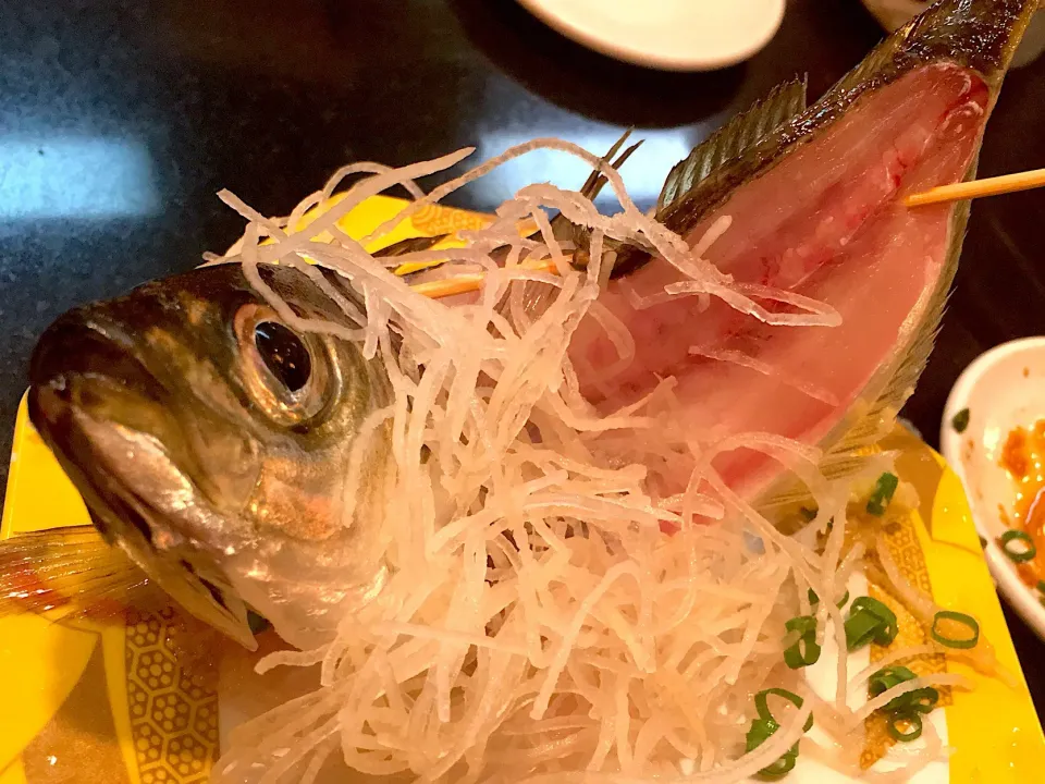 生簀より活きアジのお造り🐟🐟🐟🤤😋
動いとります！|yumyum😋さん