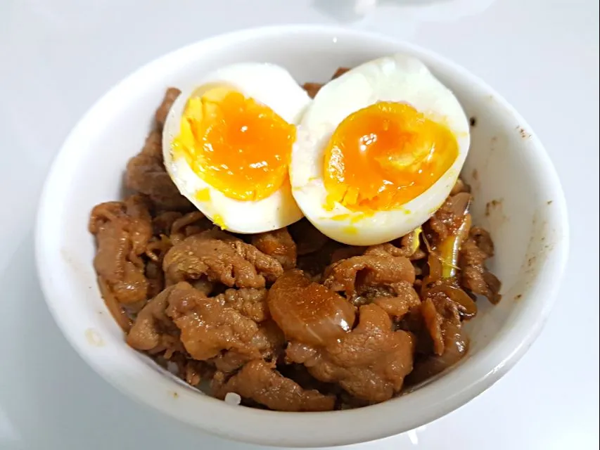 Pork collar teriyaki with egg on rice 😋😍😄 Marinate with Japanese Teriyaki Marinade + 1 tbs light soya sauce + 1 tsp sesame oil + black pepper|🌷lynnlicious🌷さん