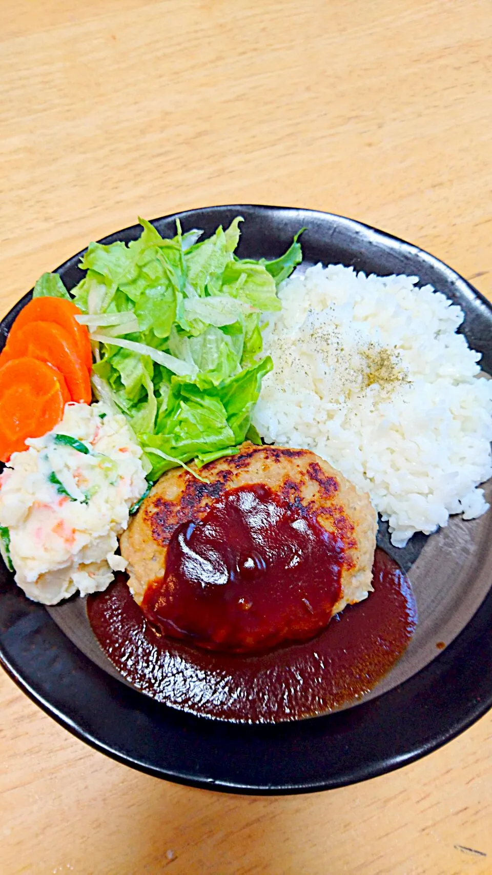 豆腐ハンバーグとサラダのワンプレート|めぐまんさん