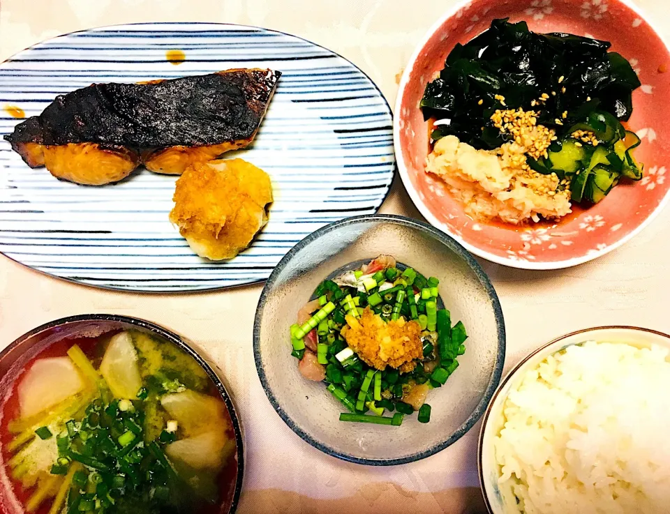 さわら照り焼き イワシのたたき ホタテきゅうりワカメの酢の物 蕪の味噌汁 
和膳|Junko Tominagaさん