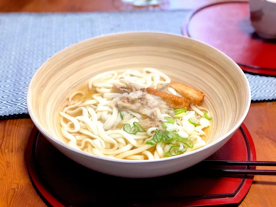 Snapdishの料理写真:ごぼう天入りの博多うどん、つけ揚げを添えて！|ひろゆきさん