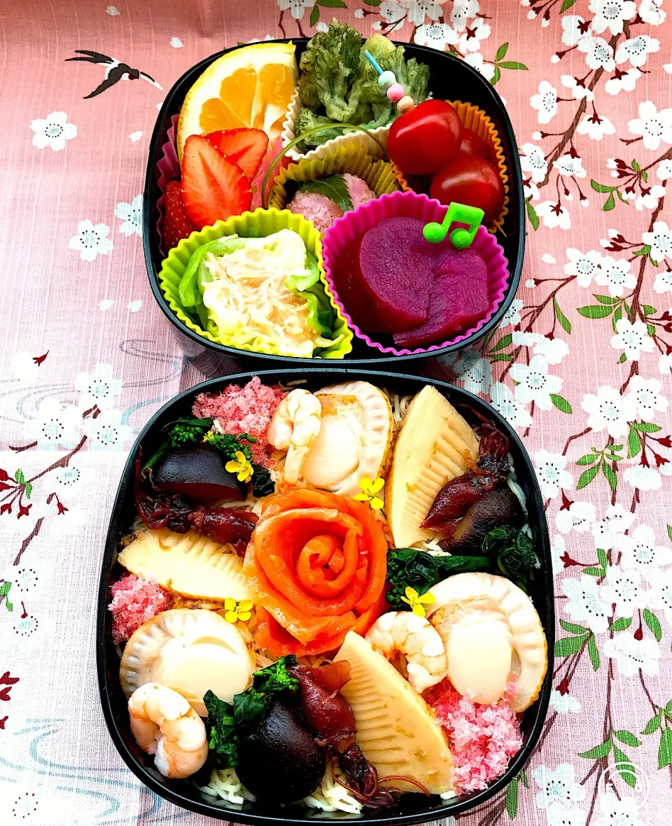 #お花見弁当  #和食弁当  #お父さん弁当  
#お弁当じまん #散らし寿司弁当  #野菜多め 
#紫芋レモン煮  #デザートは桜餅
#デザートはイチゴと日向夏 
#春キャベツサラダ
#ホタルイカ #ベビーホタテ #タラの芽天ぷら|Blueberry🫐さん