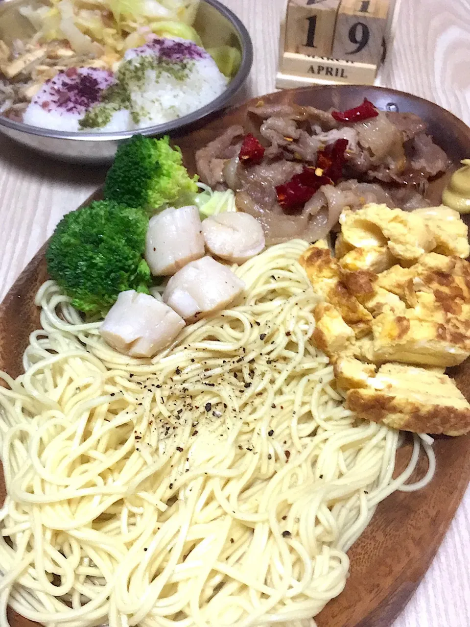 Snapdishの料理写真:らんち！
#冷麺始めましたw
#生麺
#あご出汁
#激辛ポーク
#ブッコロリ
#帆立の貝柱
#玉子焼き|伍龍やすさん