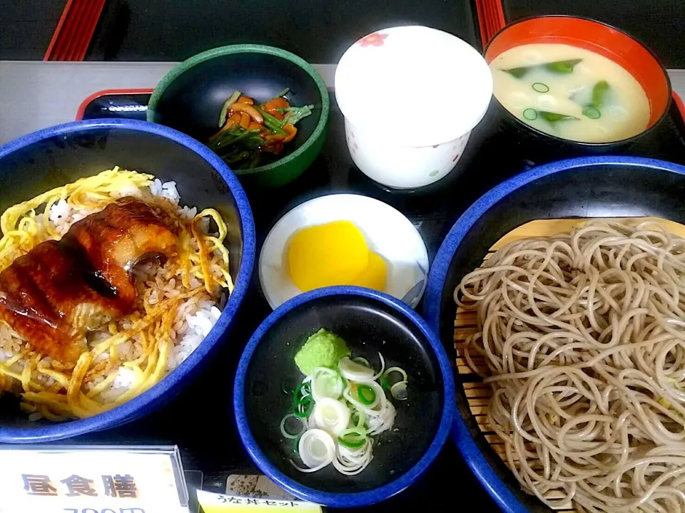 Snapdishの料理写真:うな丼・盛りそばセット|nyama1さん