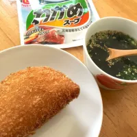 今日はカレーパンと♪わかめスープ😋|バンビさん