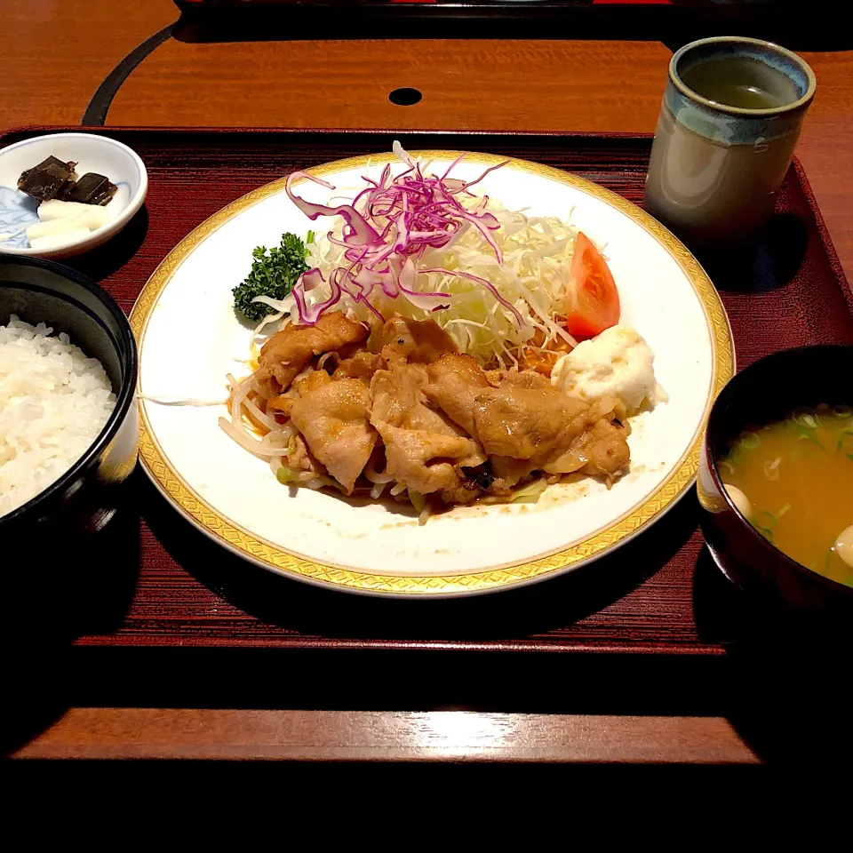 Snapdishの料理写真:豚の生姜焼き定食*\(^o^)/*|すかラインさん