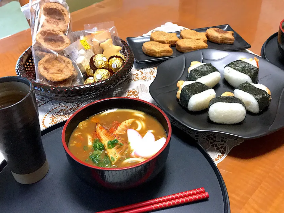 カレーうどんと天むす🎀
#カレーうどん#夕飯#カレーリメイク|makoさん