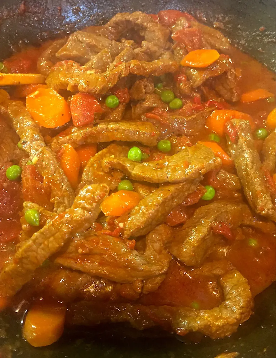 Beef Sautéed with Roasted Peppers 🌶, Tomatoes 🍅, Carrots 🥕 and Peas.|Alma's Home Kitchenさん