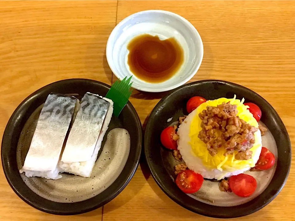 Snapdishの料理写真:寿司祭り
#鯖の押し寿司
#チラシ寿司|ma-.-ichiさん