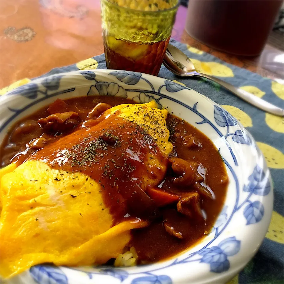 #オムカレー #ワンプレートごはんグランプリ 

ご飯はバターライスです。
朝から元気にオムカレーをリクエストする息子達 😵|renharuruさん