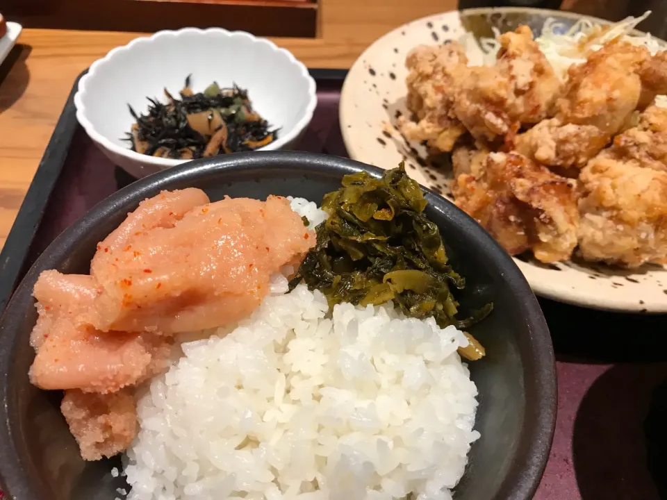 Snapdishの料理写真:鶏の唐揚げ明太風味定食|buhizouさん